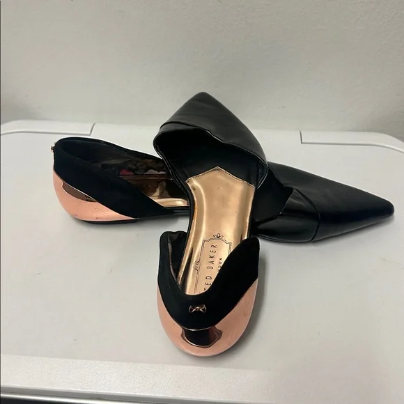 Ted baker Flats with gold accents on the back. Comfortable & stylish. - Picture 4 of 9